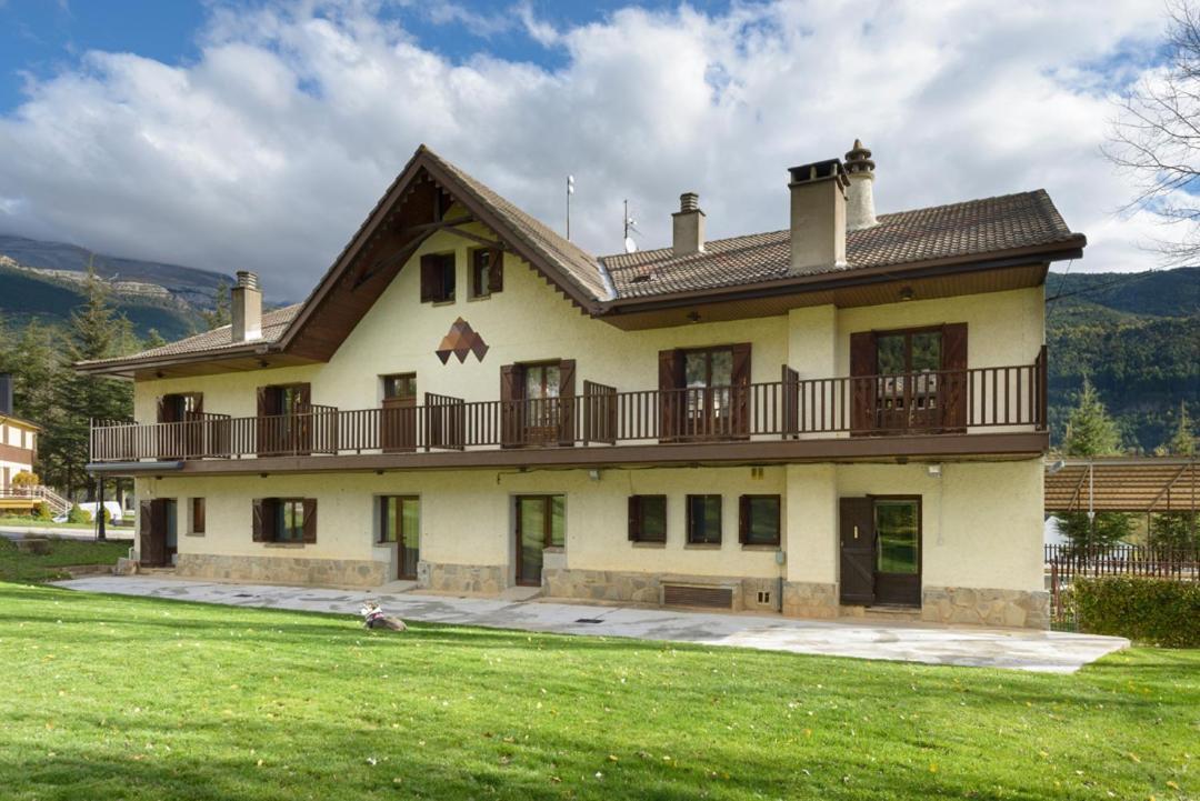 Albergue Villanua Exterior photo